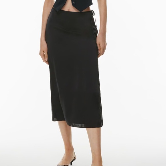 Aritzia Wilfred color black Elixir Satin Skirt